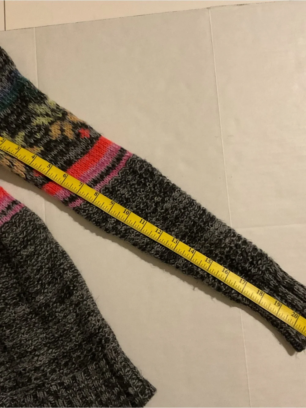 American Eagle Jegging Women’s Sweater Colorful Fair Isle‎ Snowflake Gray